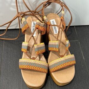 NW/OT Steve Madden Color Sandals 
Size: 39